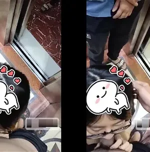 Đang bú cu trong thang máy thì có người lạ đi vào nhưng em mặc kệ bú tiếp