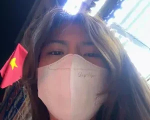 Hành trình thủ dâm trên các tuyến bus của Juny Lany vẫn luôn tiếp tục