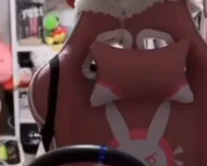 Streamer Addie Lynn quên tắt live và cái kết cực kỳ bổ mắt