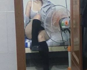 Tình yêu đơn giản không quà cáp qua phòng trọ em là được