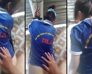 Doggy bé sinh viên Đại học kinh tế Công Nghiệp DLA trên chiếc võng ngay trước cửa nhà